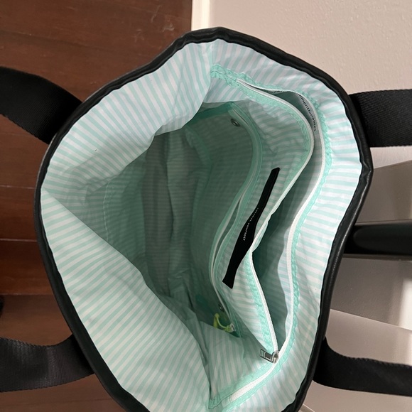 COPY - Lululemon black nylon bag with inserts - Picture 4 of 6